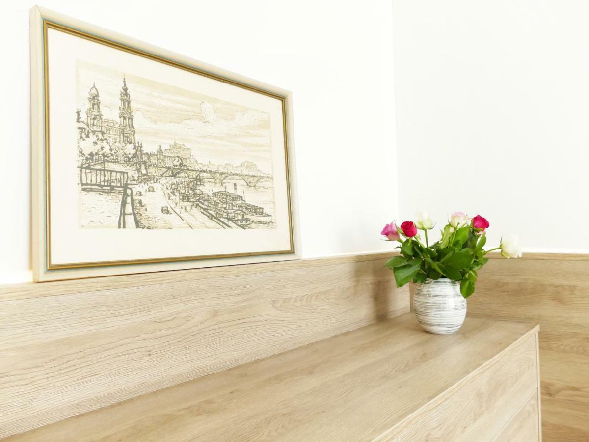 Grosses Apartment Im Zentrum Von Dresden, 2 Schlafzimmer, 2 Baeder, Balkon Ngoại thất bức ảnh